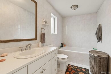 318 E Olive St unit Upper, Long Beach, NY 11561 - photo 7