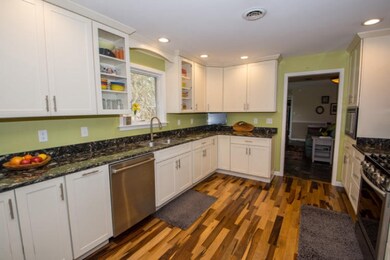 66190 Daily Rd EDW Kitchen (6)