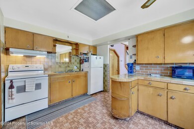 27 Hillman St, Wilkes Barre, PA 18705 - photo 3