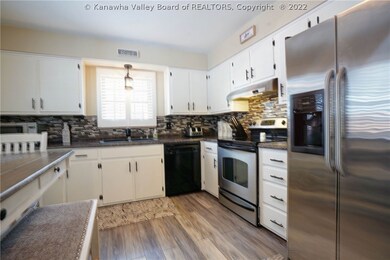 103 Walnut St, Dunbar, WV 25064 - photo 4