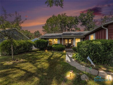 858 Maple Ln, Waterville, OH 43566 - photo 2