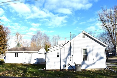 240 3rd St, Breckenridge, MI 48615 - photo 4