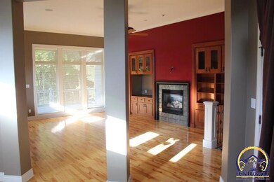 2237 SW Millers Glen Dr, Topeka, KS 66614 - photo 5