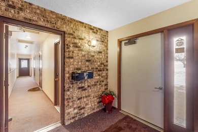 155 E San Marnan Dr unit 2, Waterloo, IA 50702 - photo 5