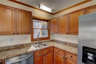 Great kitchen New Cabinets, Counter Tops, Appliances,Disposal