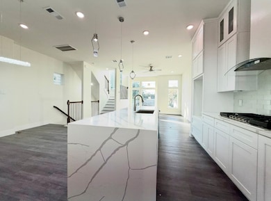 6715 Saint Augustine St, Houston, TX 77021 - photo 3