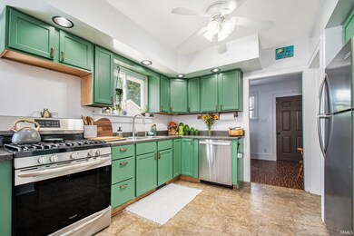 917 Independence St, Elkhart, IN 46514 - photo 2