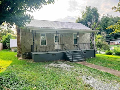 202 Morris St, Waynesboro, TN 38485 - photo 2