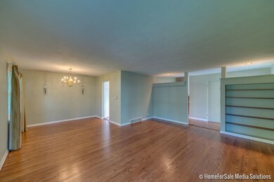 322 Hemlock Ln, Naperville, IL 60540 - photo 2