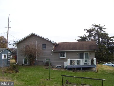 1099 Edgewood Dr, Pottstown, PA 19464 - photo 4