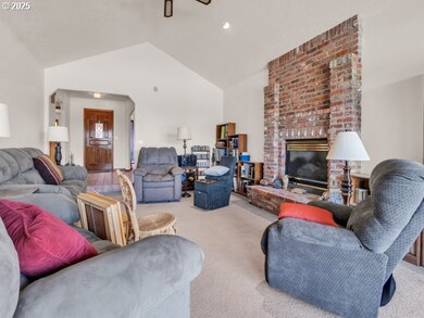 6593 Rippling Brook Dr SE, Salem, OR 97317 - photo 4