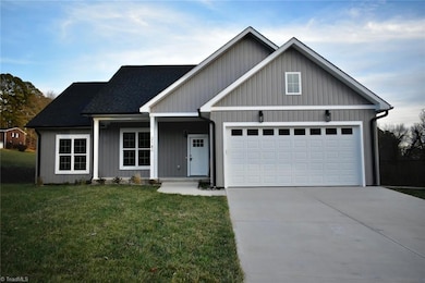 2142 Elizabeth Dr, Mount Airy, NC 27030 - photo 3