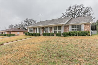 420 Glenn Dr, Hurst, TX 76053 - photo 3