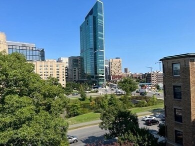 122 the Riverway unit 19, Boston, MA 02215 - photo 4