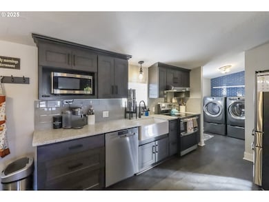 620 E 2nd St, Yamhill, OR 97148 - photo 6