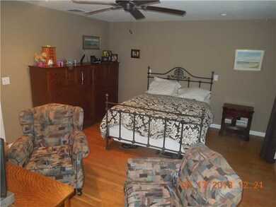 42 Maplecrest Dr, Greenville, RI 02828 - photo 4