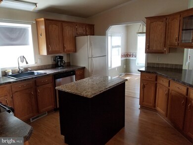 102 Daisy Ln, Royersford, PA 19468 - photo 4