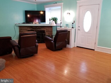 116 E Parkway Ave, Chester, PA 19013 - photo 3