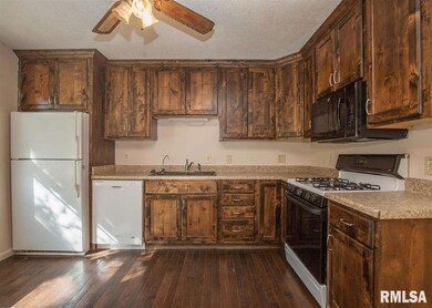 2534 W 56th St, Davenport, IA 52806 - photo 2