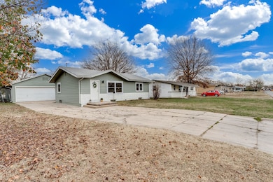816 W Savannah St, Wichita, KS 67217 - photo 2