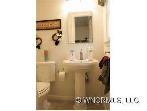 Master 1/2 bath