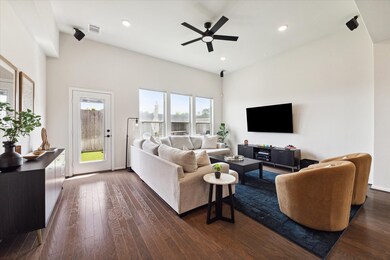 4033 Delta Rose St, Houston, TX 77018 - photo 3