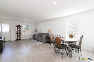 539 Commander Abbott Dr, Jarrell, TX 76537 - photo 4