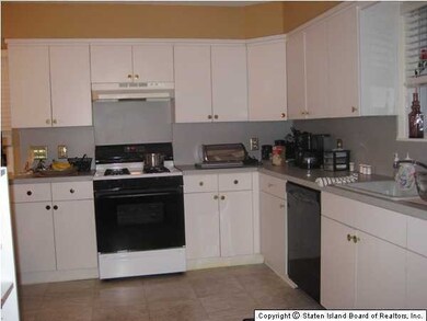 4 Seidman Ave, Staten Island, NY 10312 - photo 3
