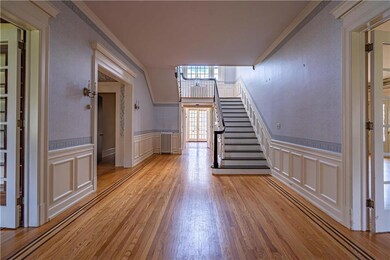 GRAND FOYER