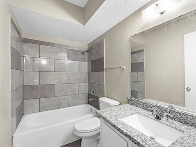 5634 Birchmont Dr unit 22, Houston, TX 77091 - photo 4