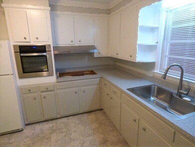 520 Hampton St, Camden, SC 29020 - photo 7