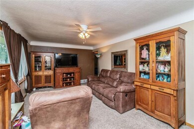 4016 E 28th St, Des Moines, IA 50317 - photo 6