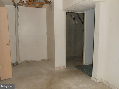 703 W Cherry Blossom Way, Baltimore, MD 21201 - photo 2