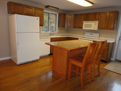 7 Tanglewood Cir, Rutland, MA 01543 - photo 2