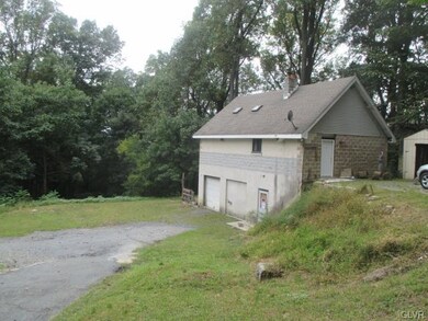 465 Rock Cliff Rd, Emmaus, PA 18049 - photo 2