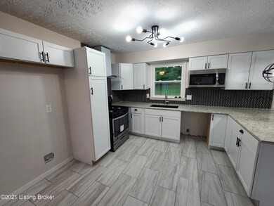 423 Ford Dr, Mount Washington, KY 40047 - photo 6