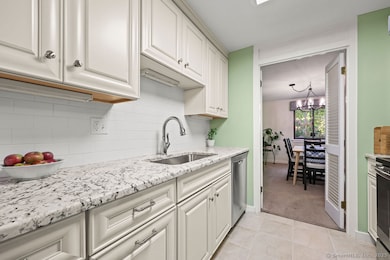 93 Hollister Way N unit 93G, Glastonbury, CT 06033 - photo 6