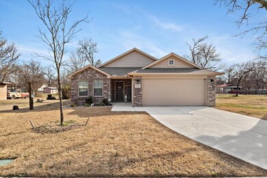 806 Truelove St, Gainesville, TX 76240 - photo 2