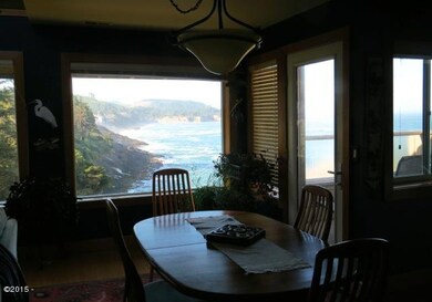 Ocean front dining room view