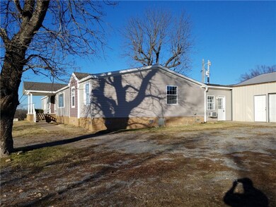 19424 Shinn Springs Rd, Siloam Springs, AR 72761 - photo 2