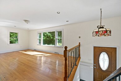 101 Chestnut Hill Rd, Norwalk, CT 06851 - photo 2