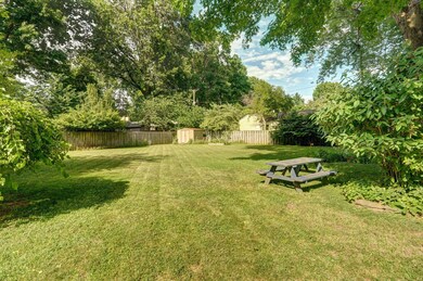 1307 E Catalpa St-53