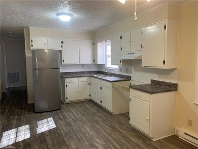 313 Roanoke St, Reidsville, NC 27320 - photo 3