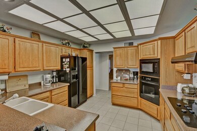 SPACIOUS KITCHEN