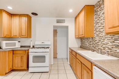 8048 N 12th St, Phoenix, AZ 85020 - photo 4