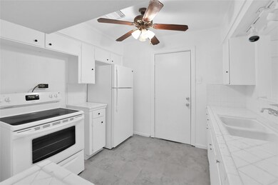 10422 Hollyglen Dr, Houston, TX 77016 - photo 5