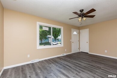 4046 Lamphere Ct, Davenport, IA 52806 - photo 5