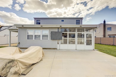 4 Carmans Ct, Farmingdale, NY 11735 - photo 3