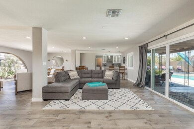 006_Family Room