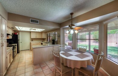 006_Casual Dining ~ Kitchen